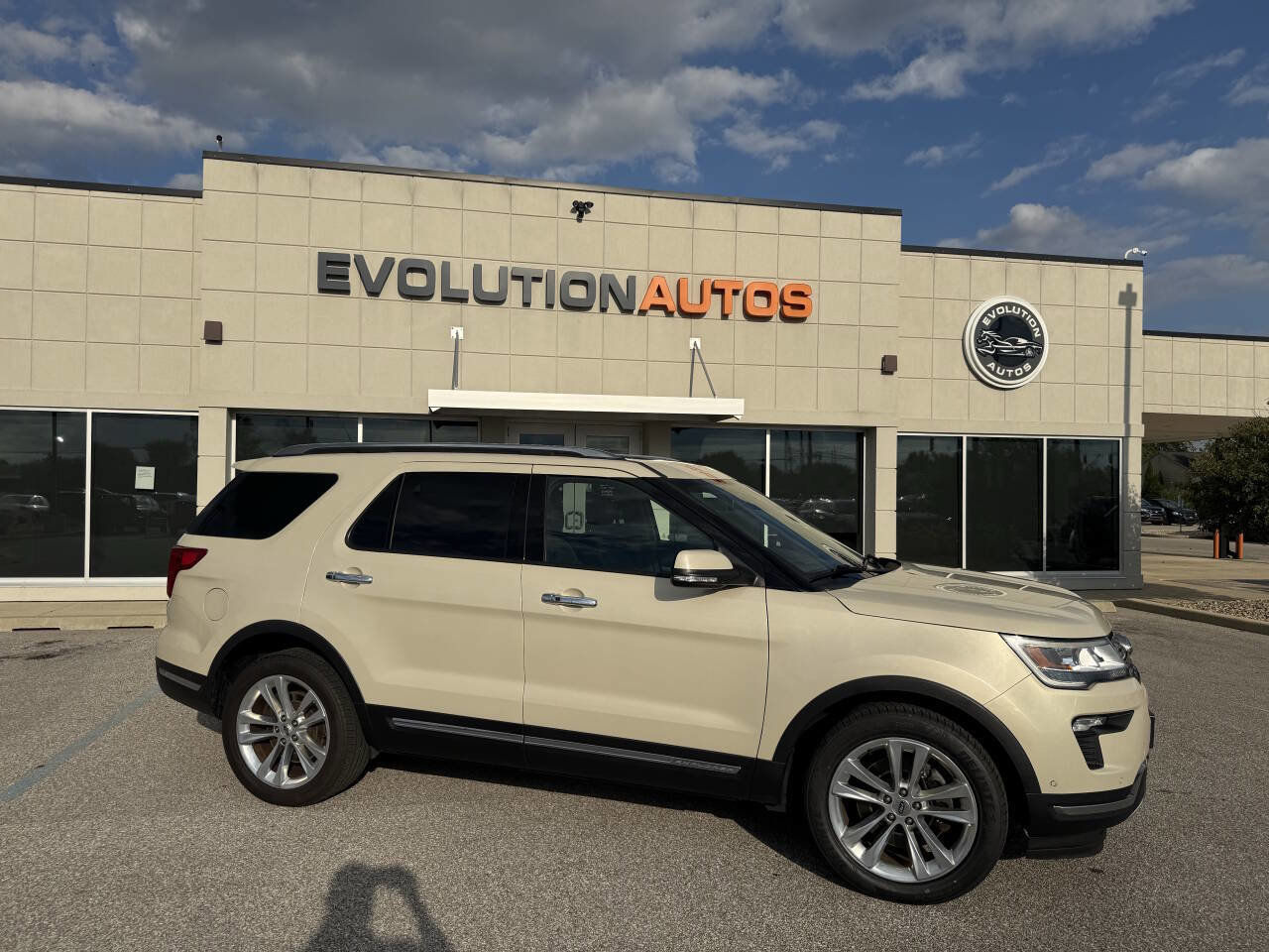 Used 2018 Ford Explorer Limited w/ Equipment Group 301A image 4