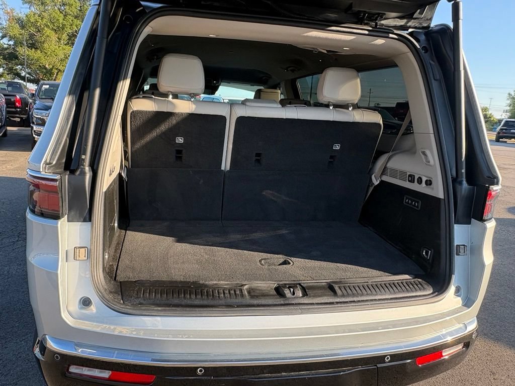 Used 2023 Jeep Wagoneer Series II w/ Flexible Seating Group AWD/4WD image 7