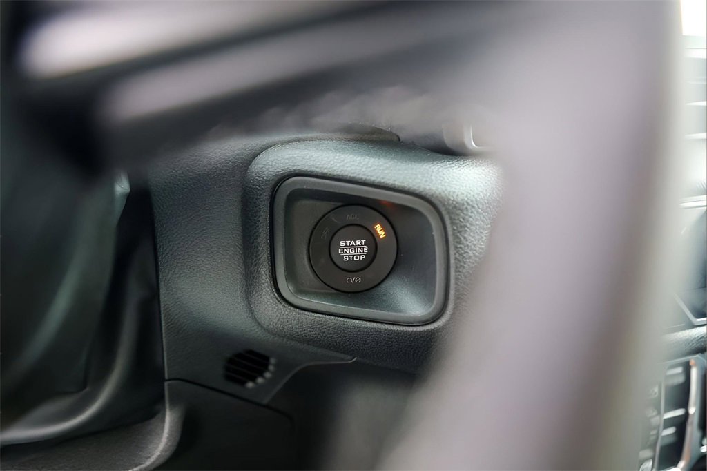 Used 2025 Jeep Wrangler Sport S image 17