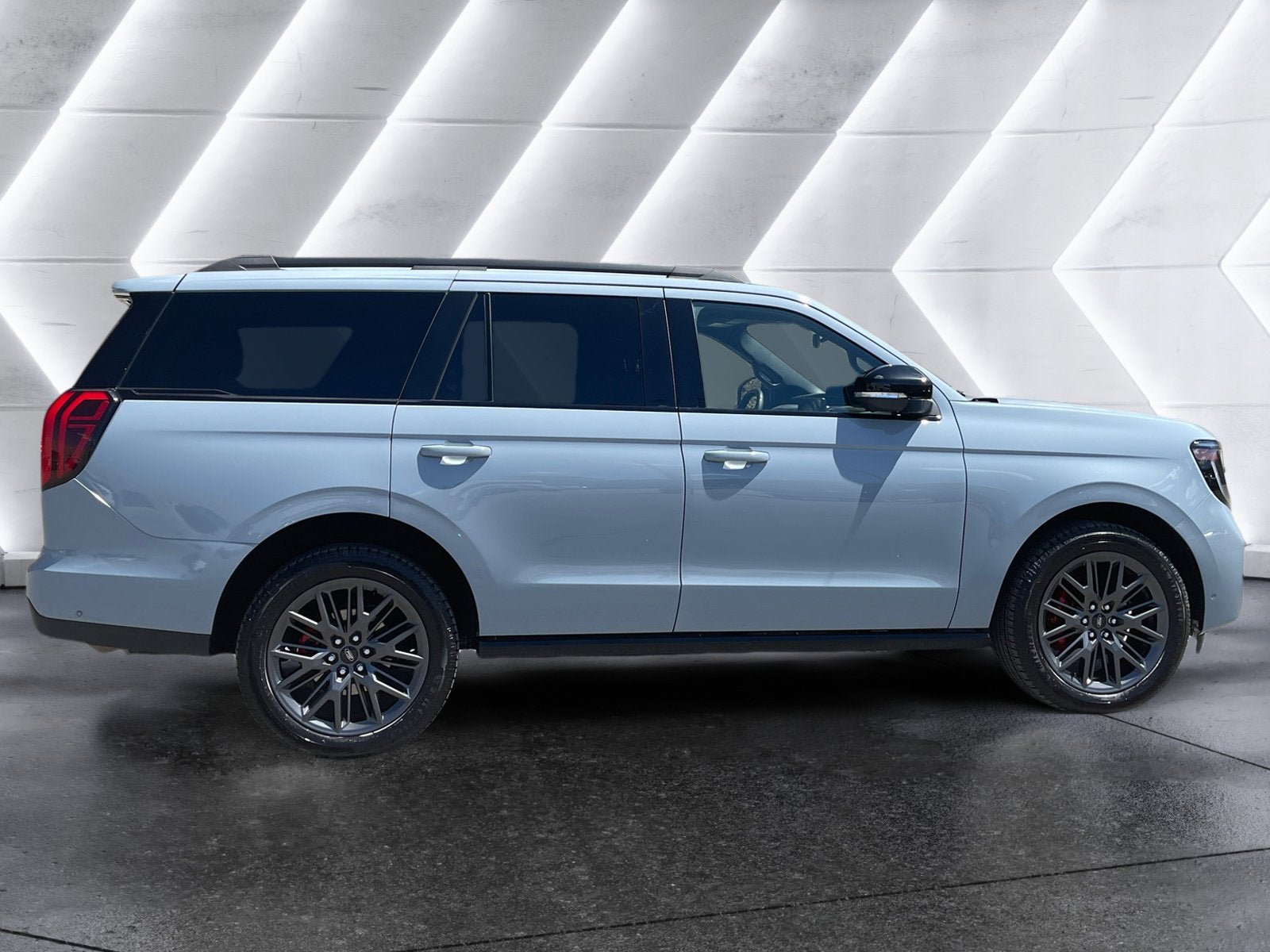 Used 2025 Ford Expedition Platinum w/ Stealth Performance Package AWD/4WD image 7