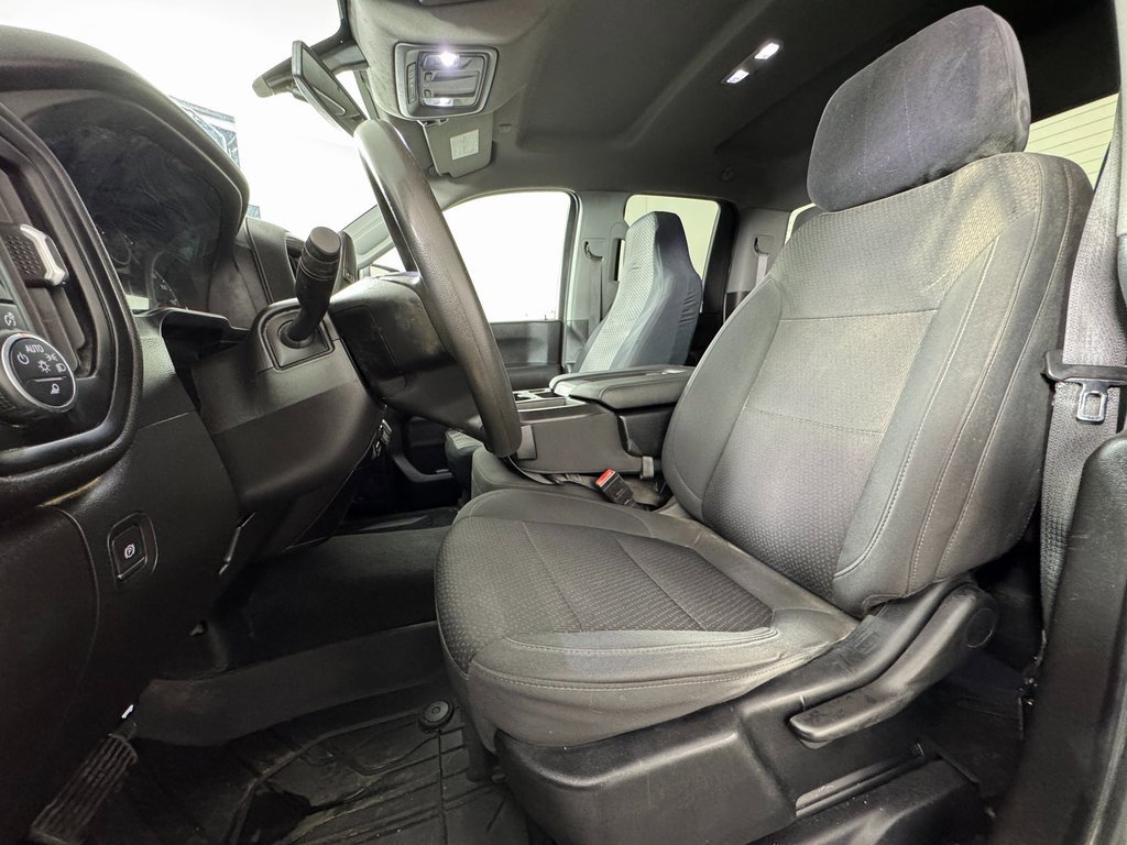 Used 2022 Chevrolet Silverado 2500 Custom w/ Custom Value Package image 16