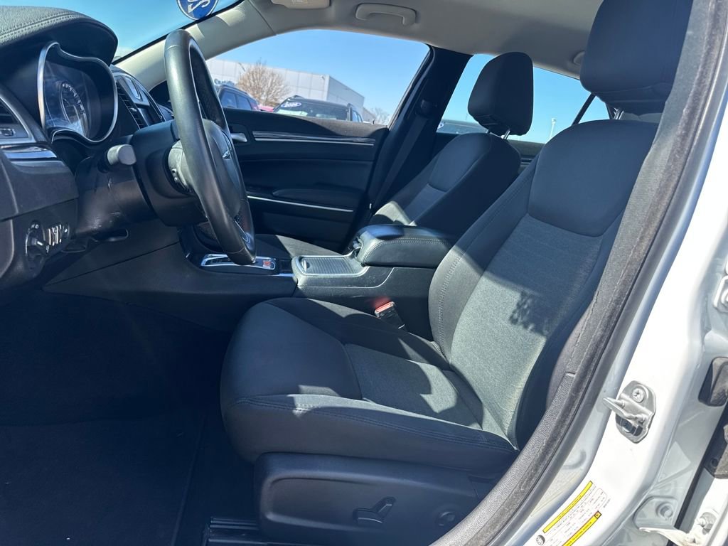 Used 2021 Chrysler 300 Touring w/ Driver Convenience Group image 17