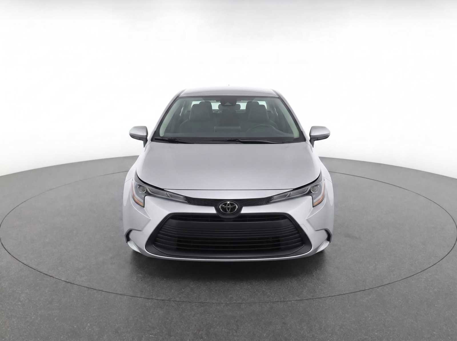 Used 2025 Toyota Corolla LE FWD image 2