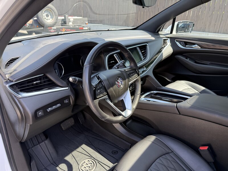 Used 2022 Buick Enclave Avenir w/ Avenir Technology Package AWD/4WD image 23