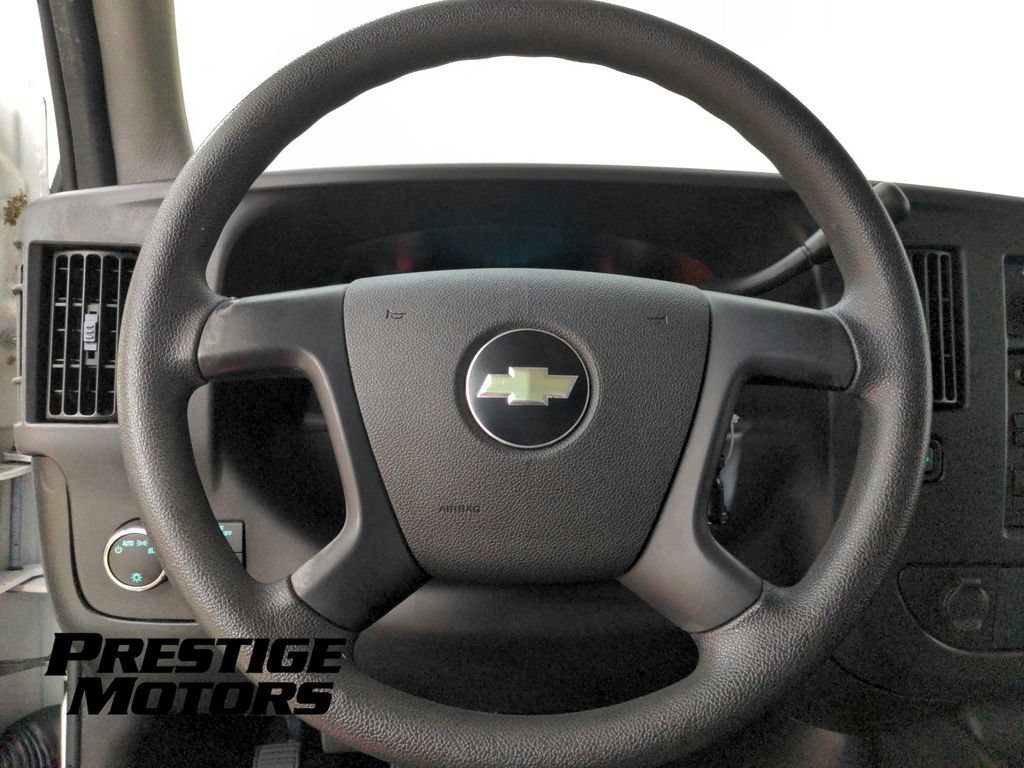 Used 2008 Chevrolet Express 1500 RWD image 16