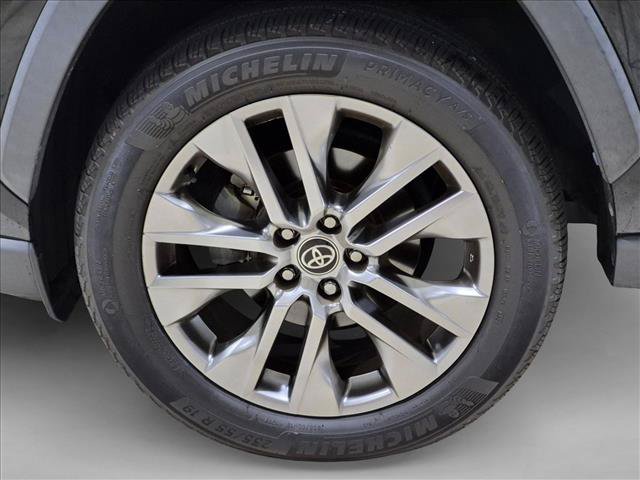 Used 2021 Toyota RAV4 XLE Premium FWD image 9
