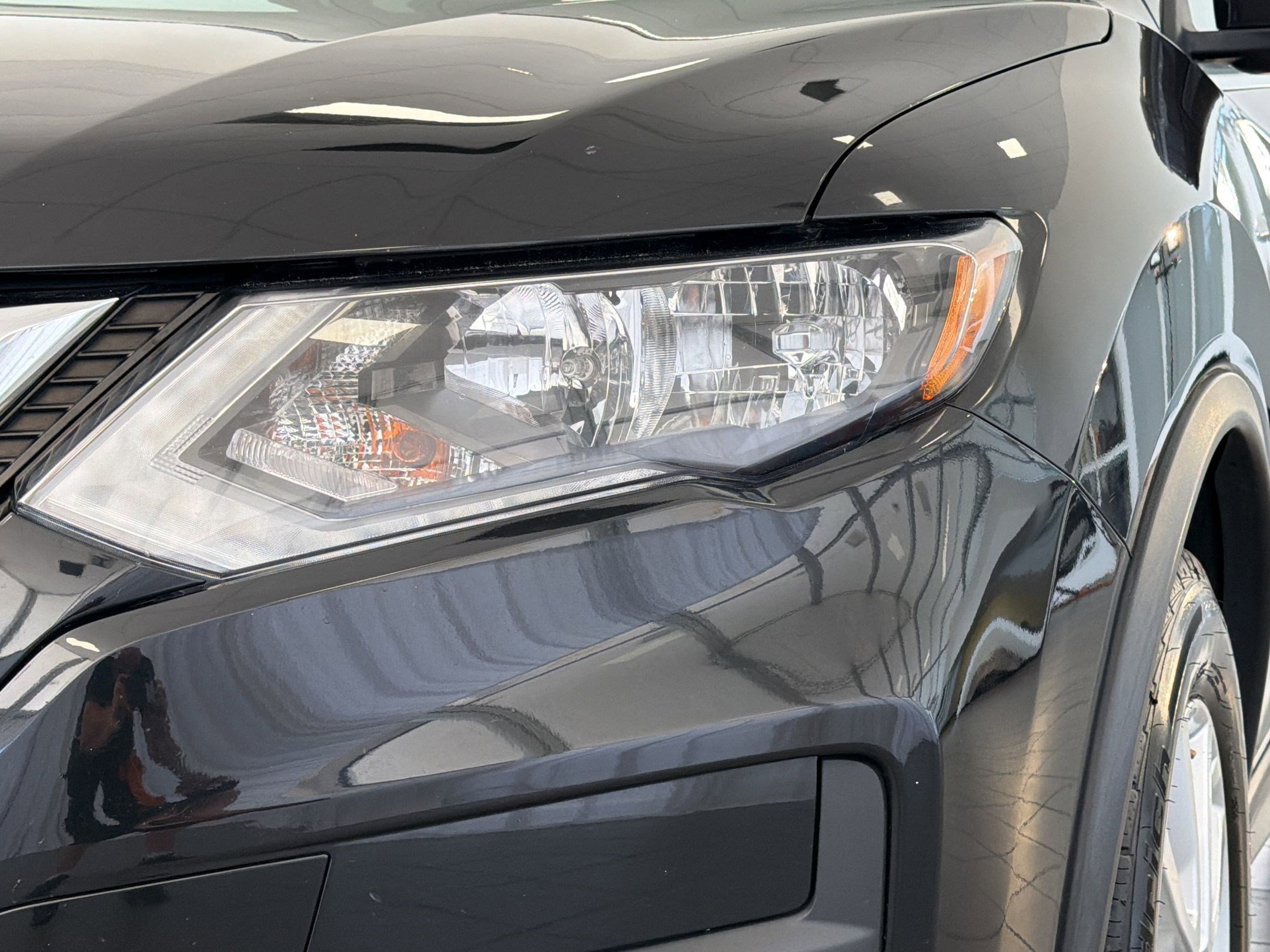 Used 2018 Nissan Rogue SV w/ Premium Package AWD/4WD image 11