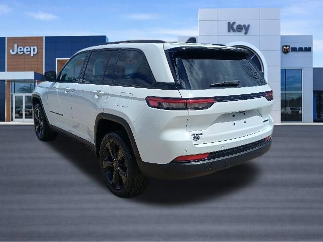 Used 2023 Jeep Grand Cherokee Limited w/ Black Appearance Package AWD/4WD image 3