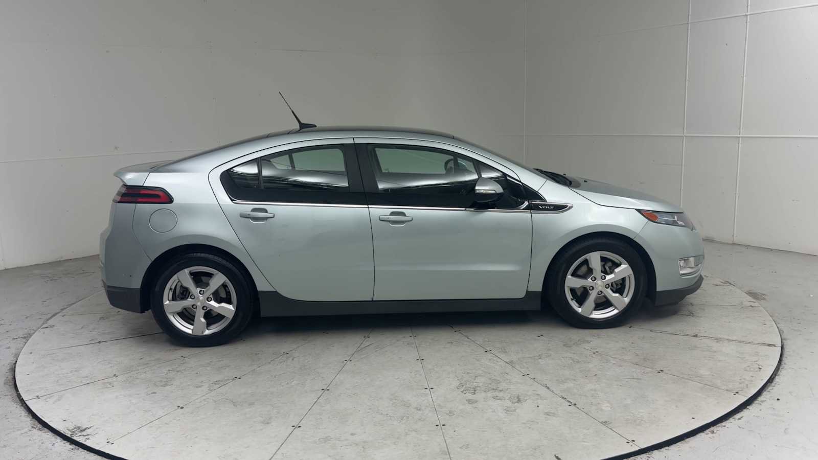 Used 2012 Chevrolet Volt Premium w/ Premium Trim Package FWD image 9