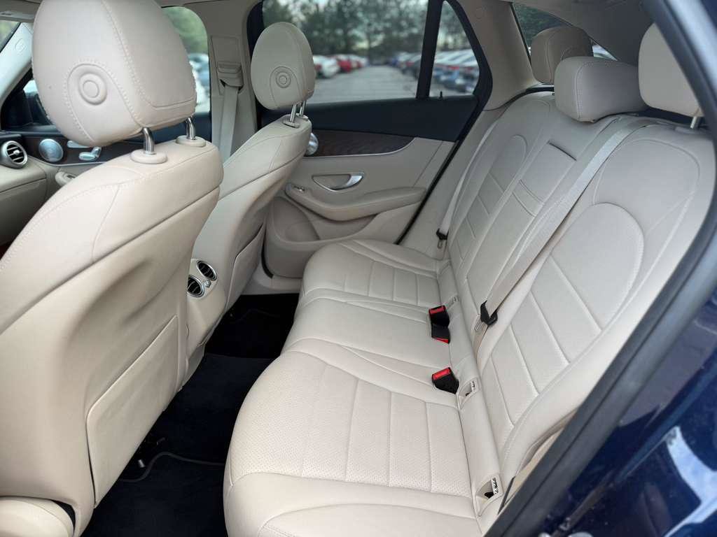 Used 2019 Mercedes-Benz GLC 350e 4MATIC image 12