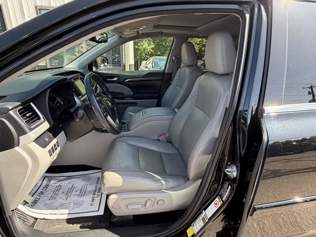 Used 2014 Toyota Highlander Limited AWD/4WD image 13