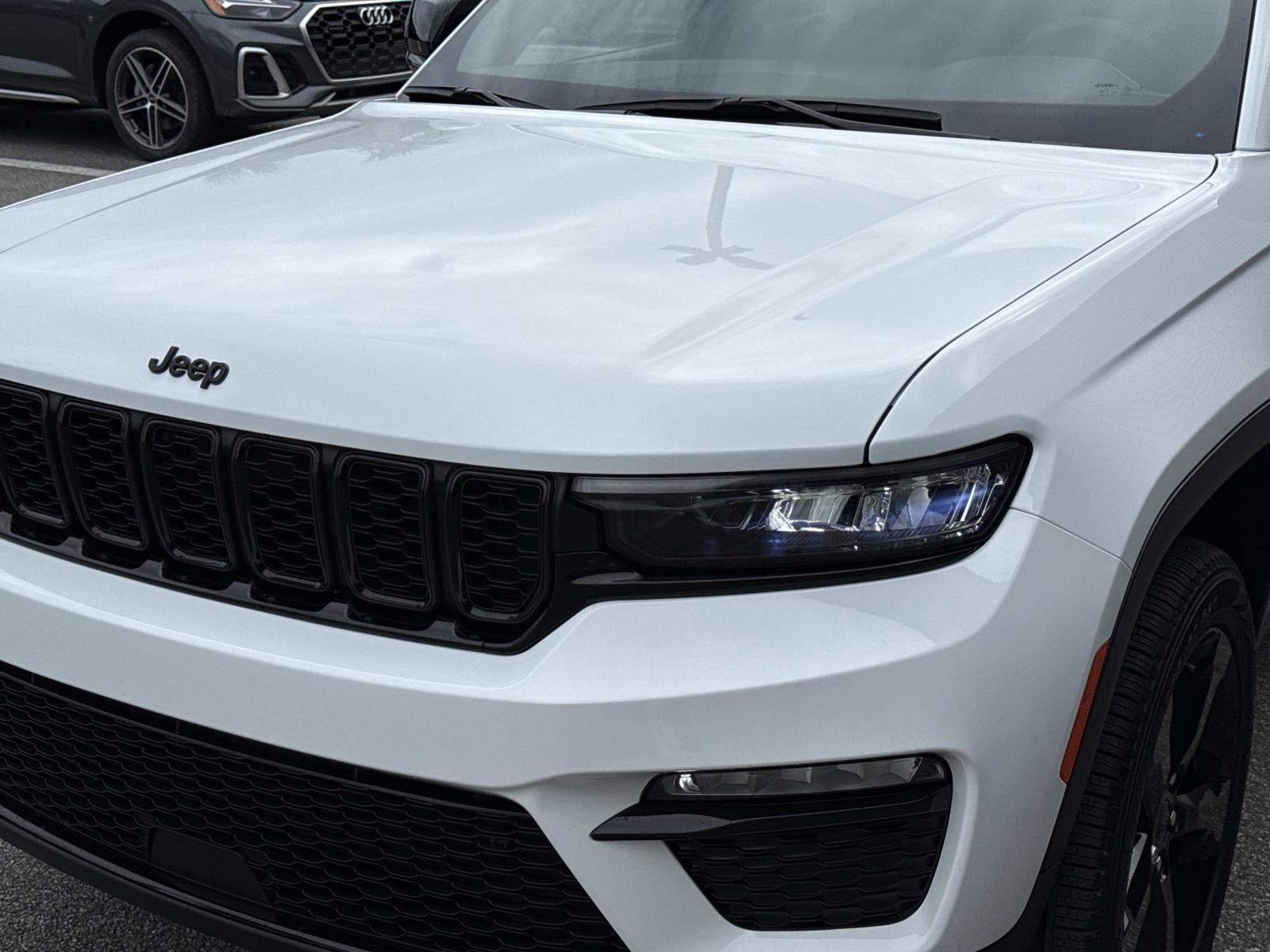 Used 2025 Jeep Grand Cherokee Limited w/ Black Appearance Package image 11