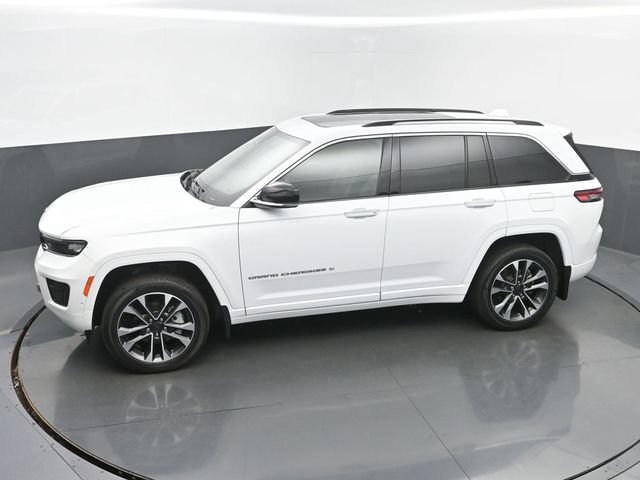 Used 2023 Jeep Grand Cherokee Overland AWD/4WD image 39