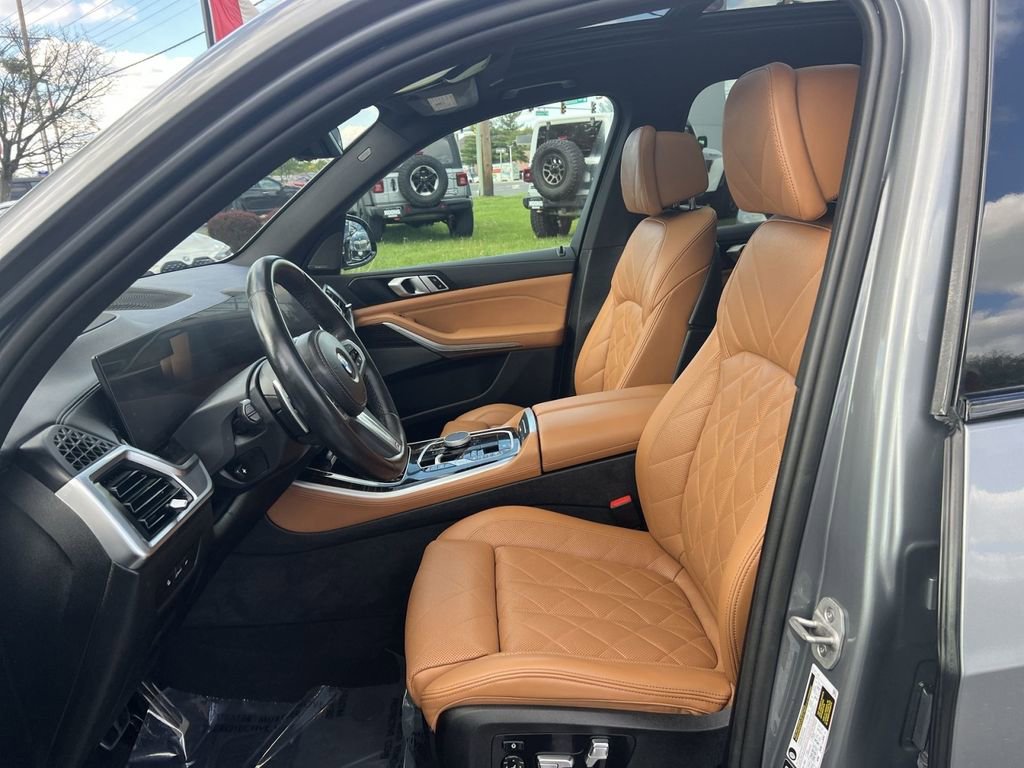 Used 2025 BMW X5 xDrive40i w/ M Sport Package AWD/4WD image 21