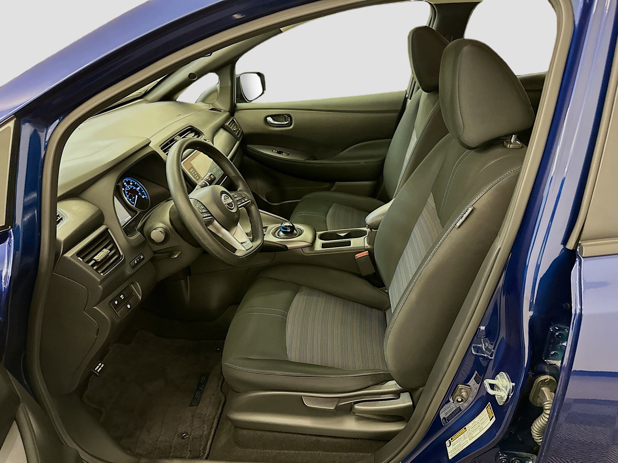 Used 2025 Nissan Leaf S image 13