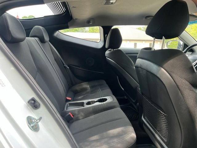 Used 2017 Hyundai Veloster FWD image 16