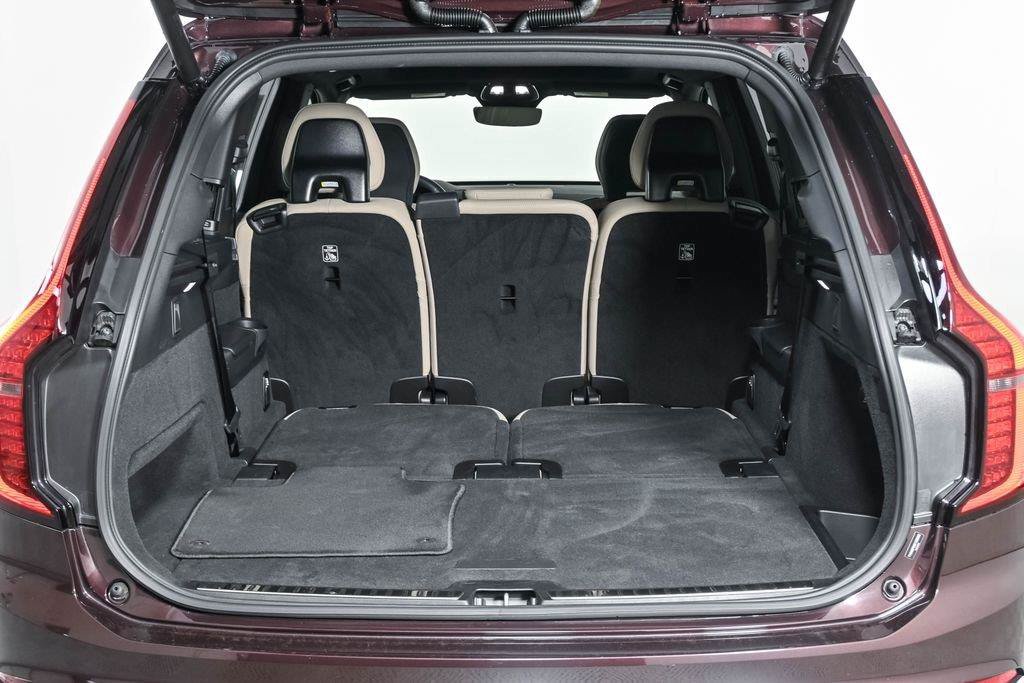 Certified 2025 Volvo XC90 T8 Plus AWD/4WD image 33