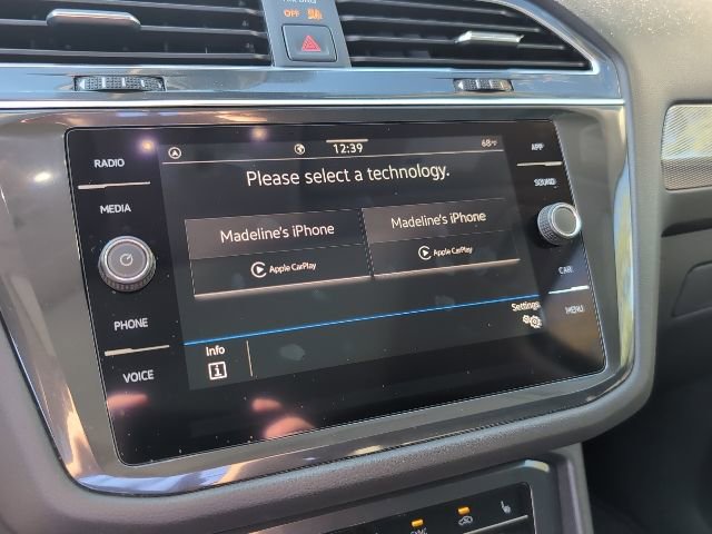 Used 2022 Volkswagen Tiguan SE w/ Panoramic Sunroof Package image 17