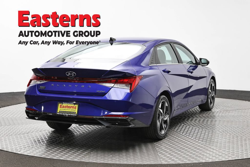 Used 2023 Hyundai Elantra Limited w/ Preferred Accessory Package FWD image 5