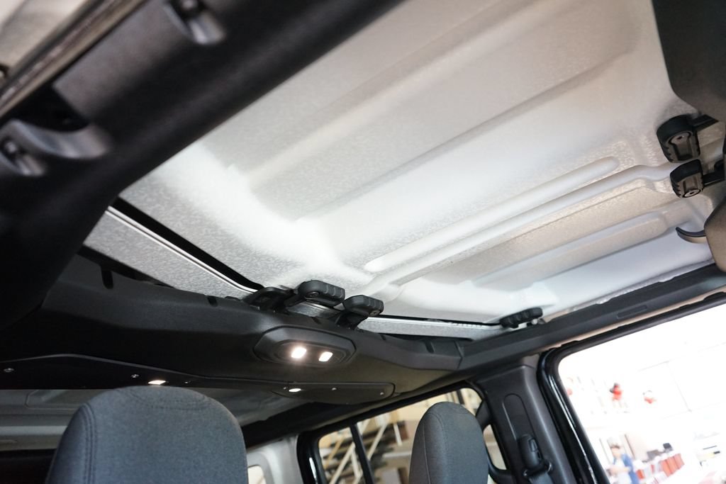 Used 2024 Jeep Wrangler Unlimited AWD/4WD image 43