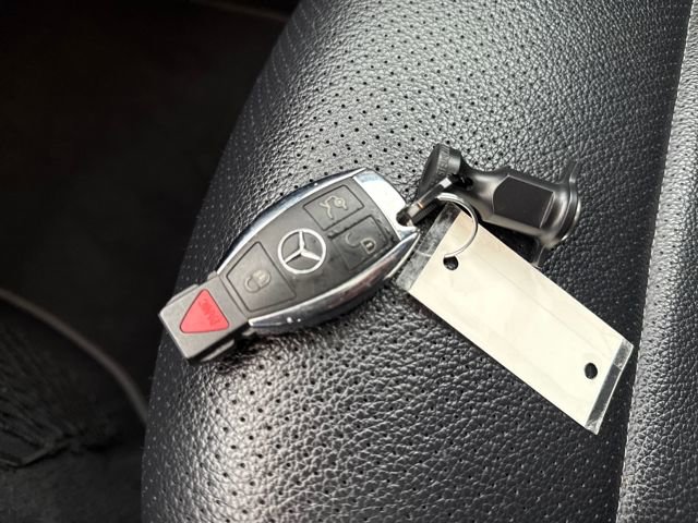 Used 2019 Mercedes-Benz GLC 350e 4MATIC image 33