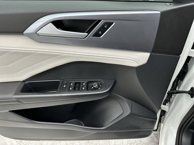 Certified 2025 Volkswagen Taos SEL image 14