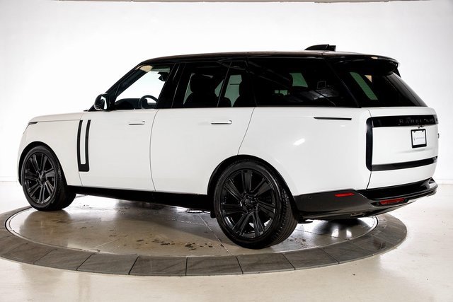 Used 2023 Land Rover Range Rover SE image 3