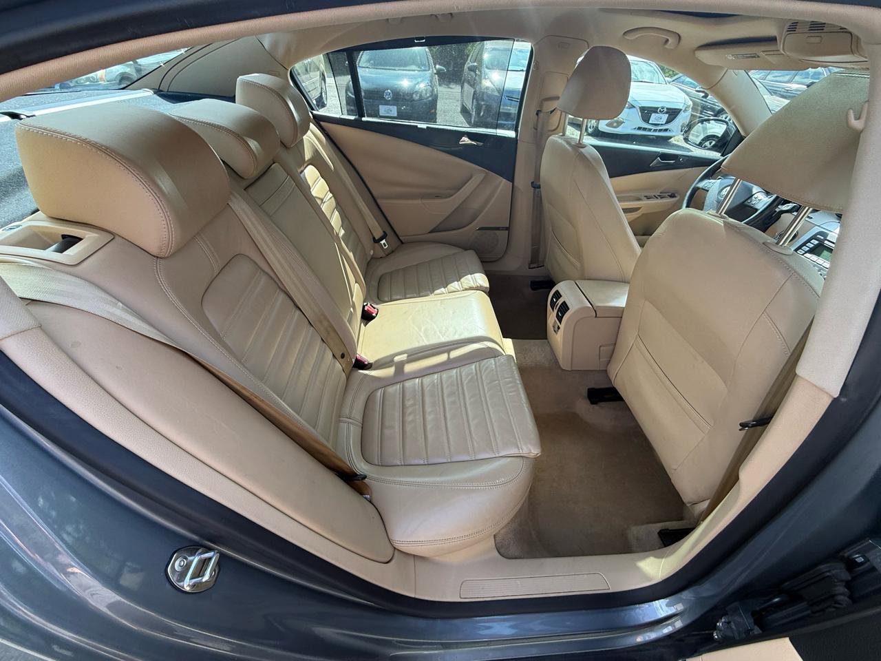 Used 2008 Volkswagen Passat VR6 FWD image 20