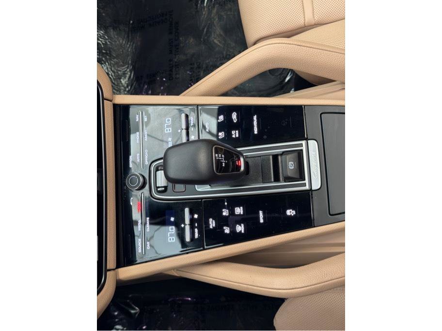 Used 2022 Porsche Cayenne Platinum Edition image 17