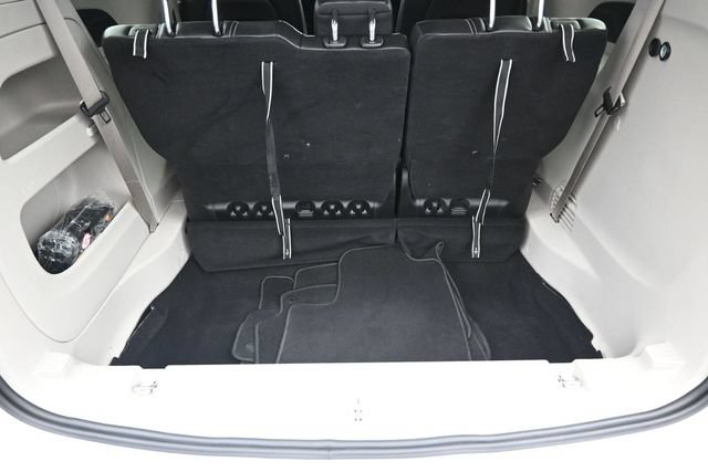 Used 2024 Chrysler Pacifica Touring-L FWD image 10