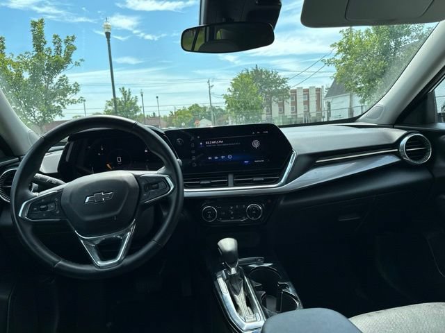 Used 2025 Chevrolet Trax ACTIV FWD image 3