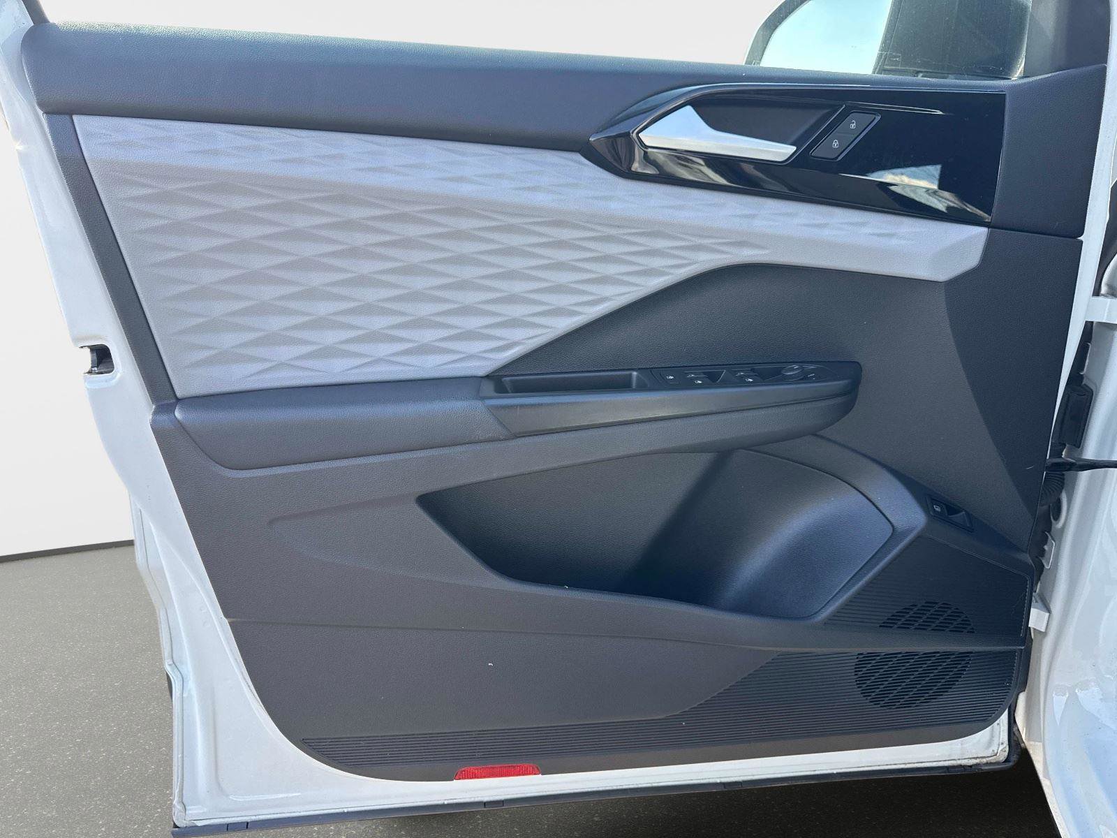 Certified 2022 Volkswagen Taos S image 17