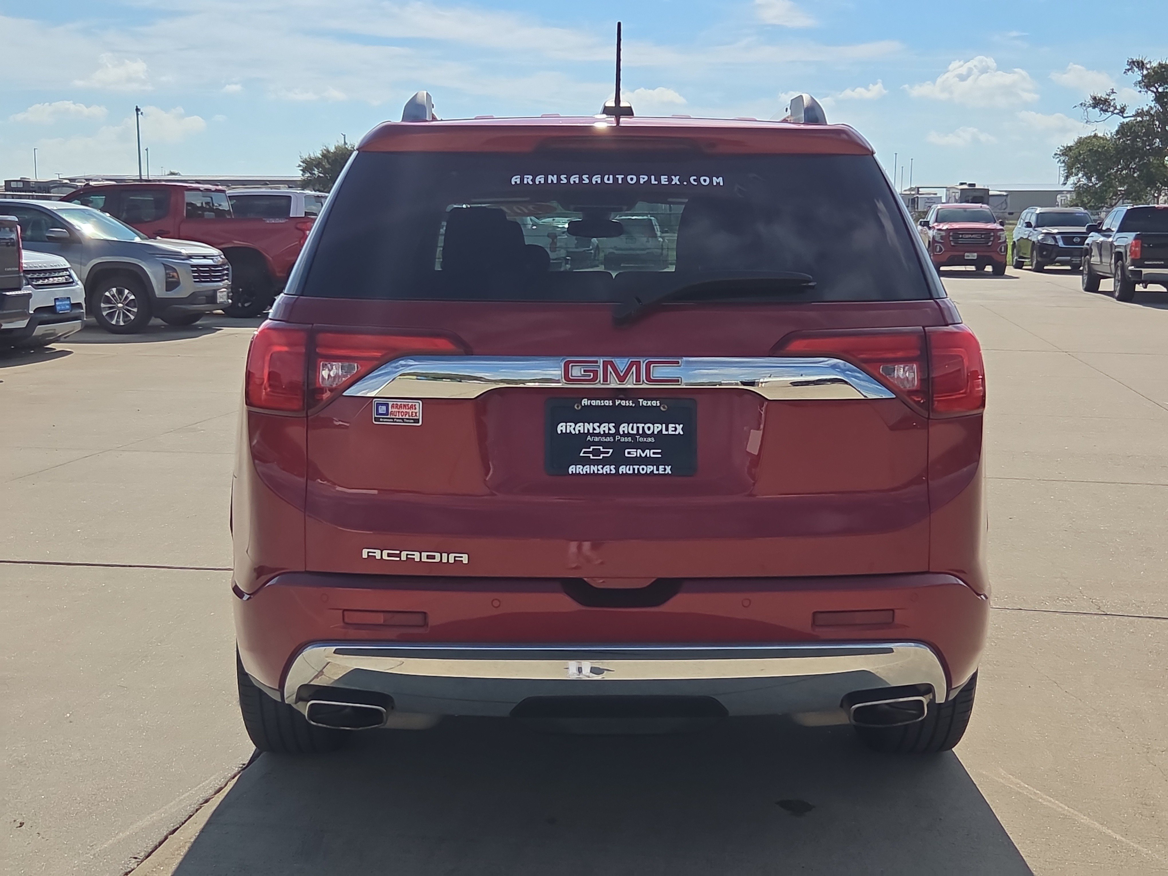 Used 2019 GMC Acadia Denali w/ Technology Package FWD image 6