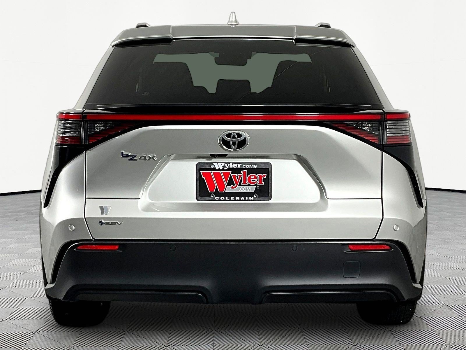 Used 2025 Toyota bZ4X FWD w/ Weather Package image 5