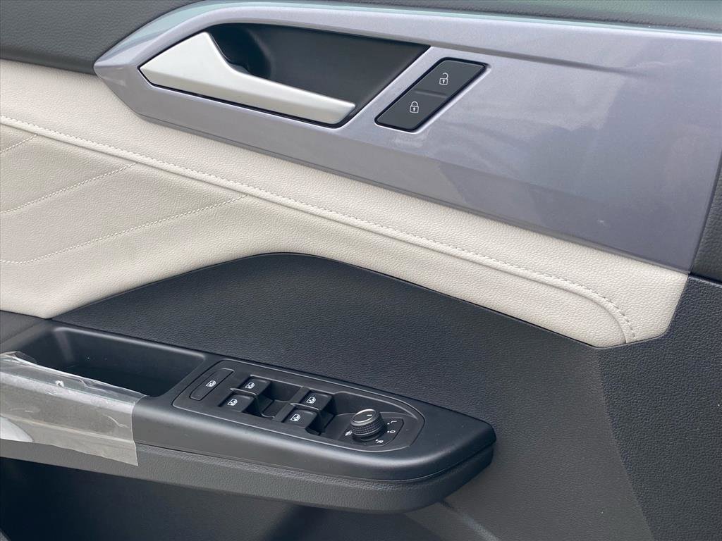 New 2026 Volkswagen Taos SEL AWD/4WD image 9