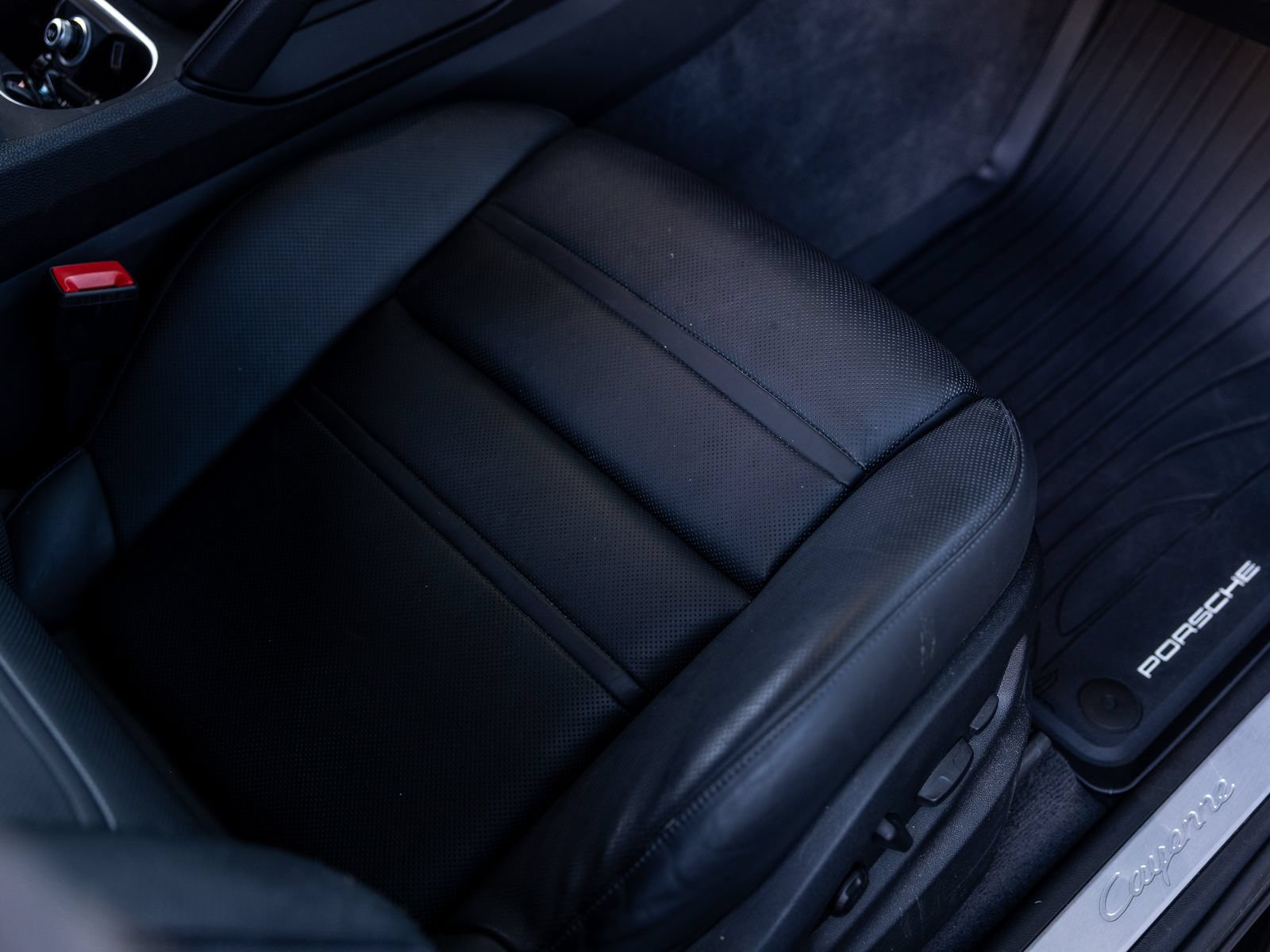 Certified 2023 Porsche Cayenne AWD/4WD image 32