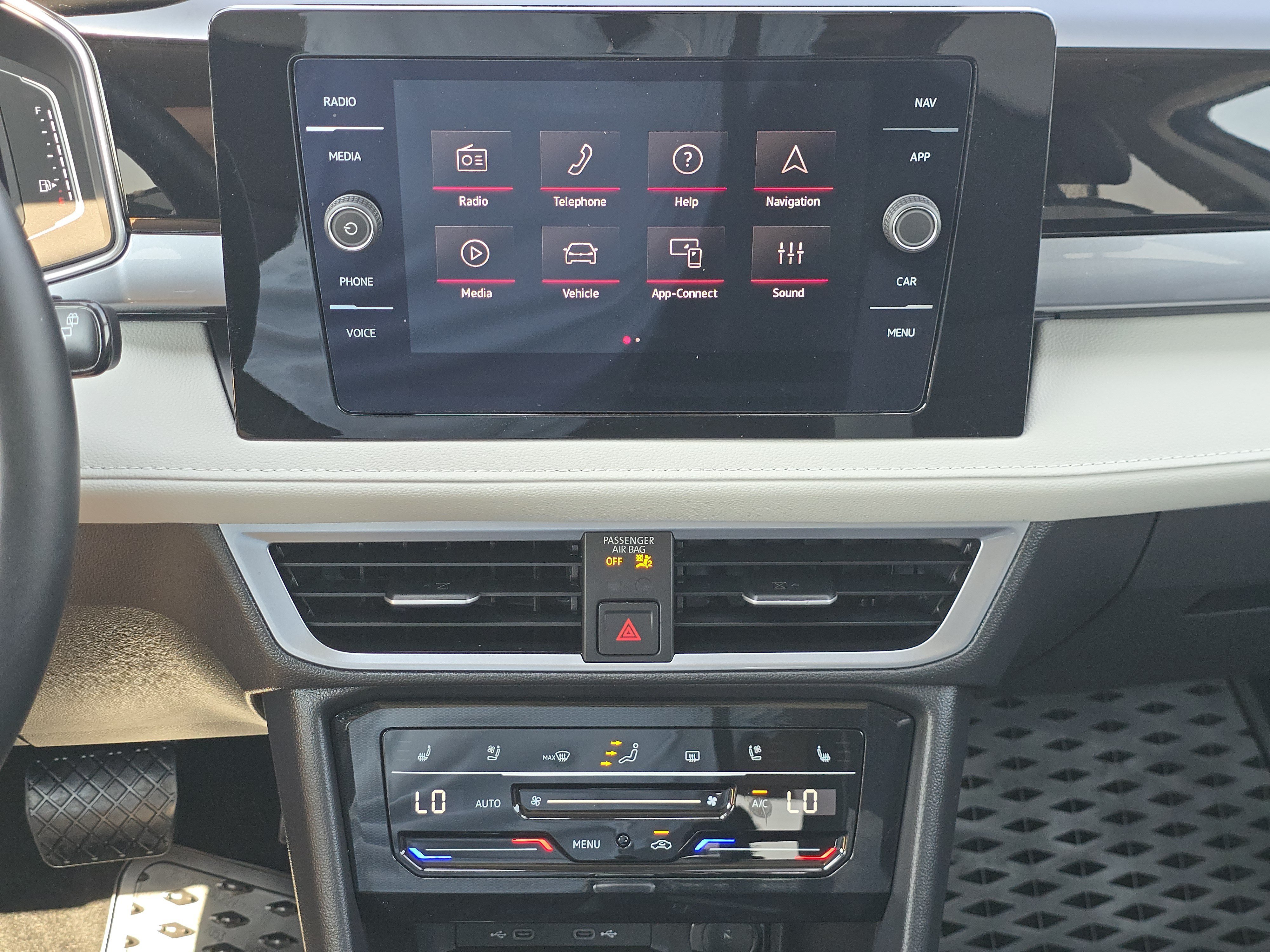 Certified 2025 Volkswagen Taos SEL AWD/4WD image 26