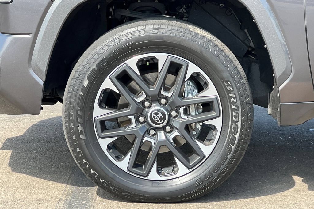 Used 2023 Toyota Tundra Limited AWD/4WD image 28