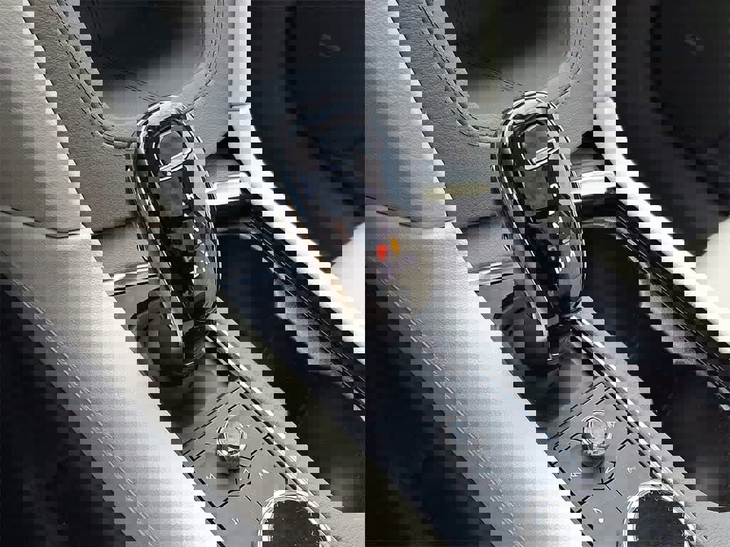 Used 2024 Cadillac XT6 Premium Luxury w/ Technology Package image 13