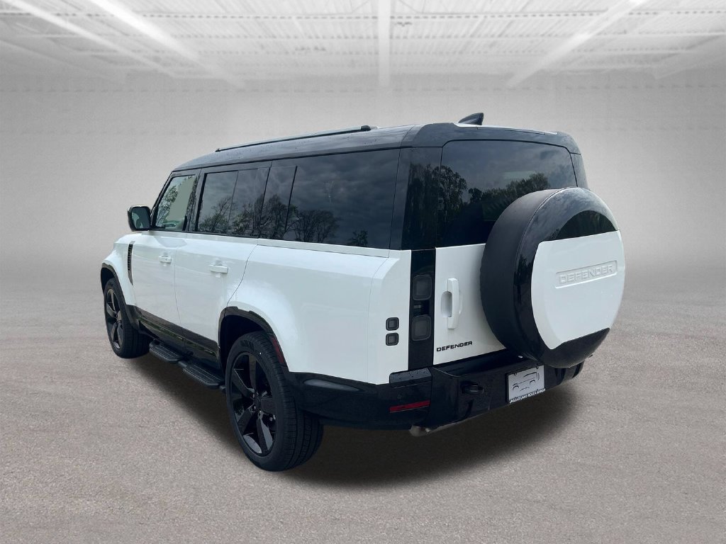 New 2026 Land Rover Defender 130 X-Dynamic SE AWD/4WD image 3