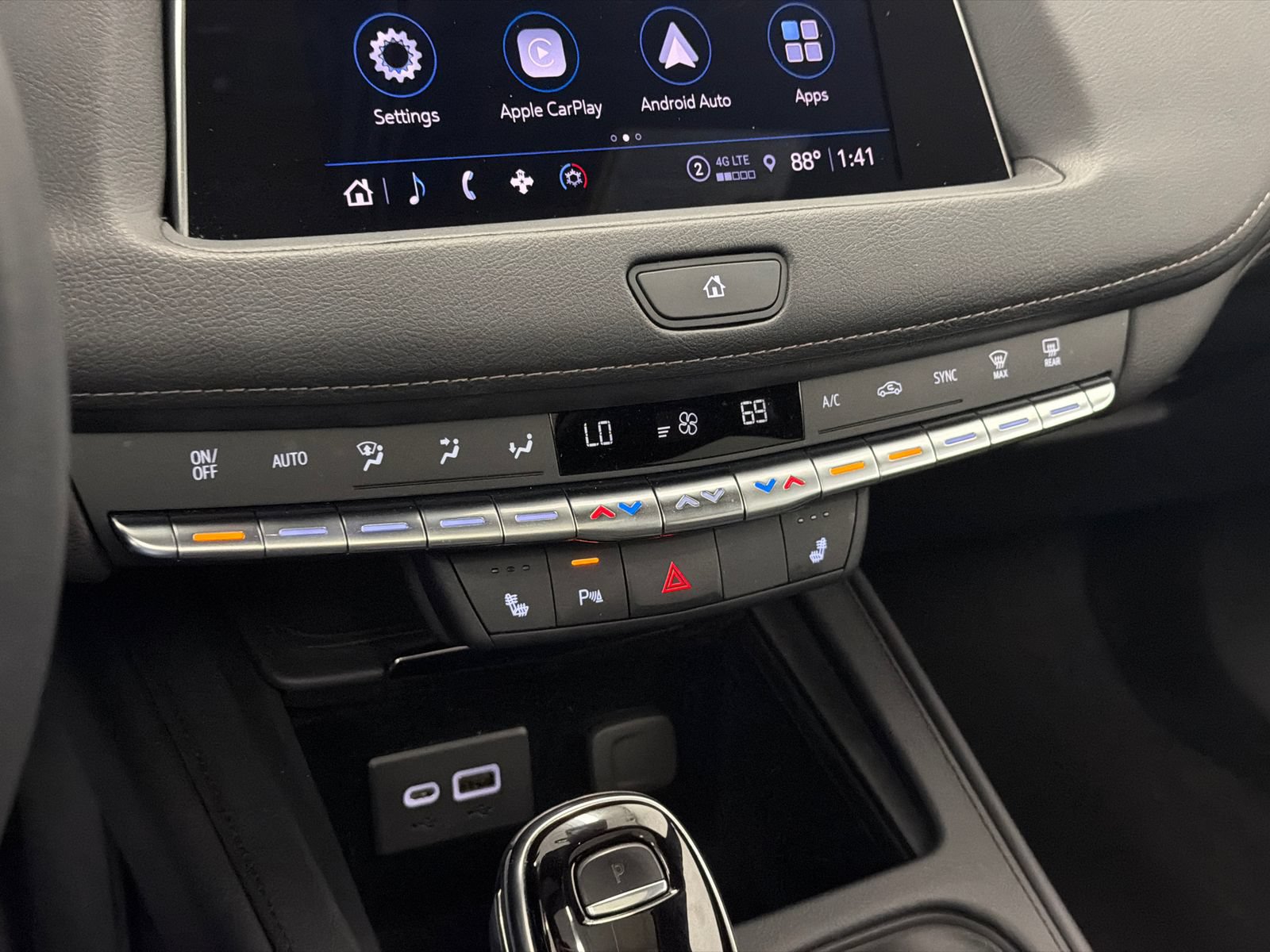 Used 2022 Cadillac XT4 Luxury w/ Cold Weather Package AWD/4WD image 27