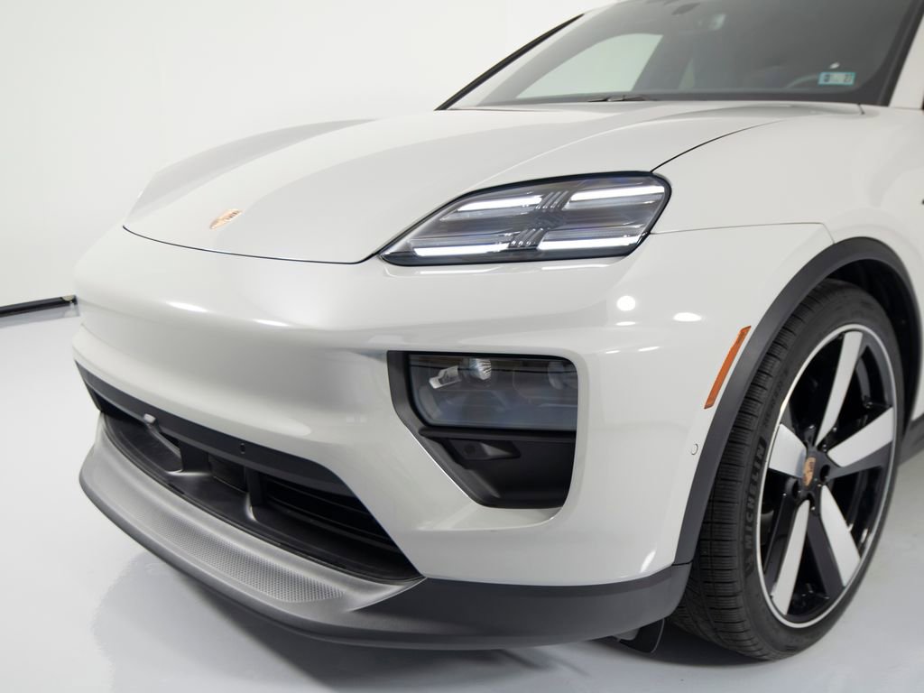 New 2026 Porsche Macan 4 Electric image 42