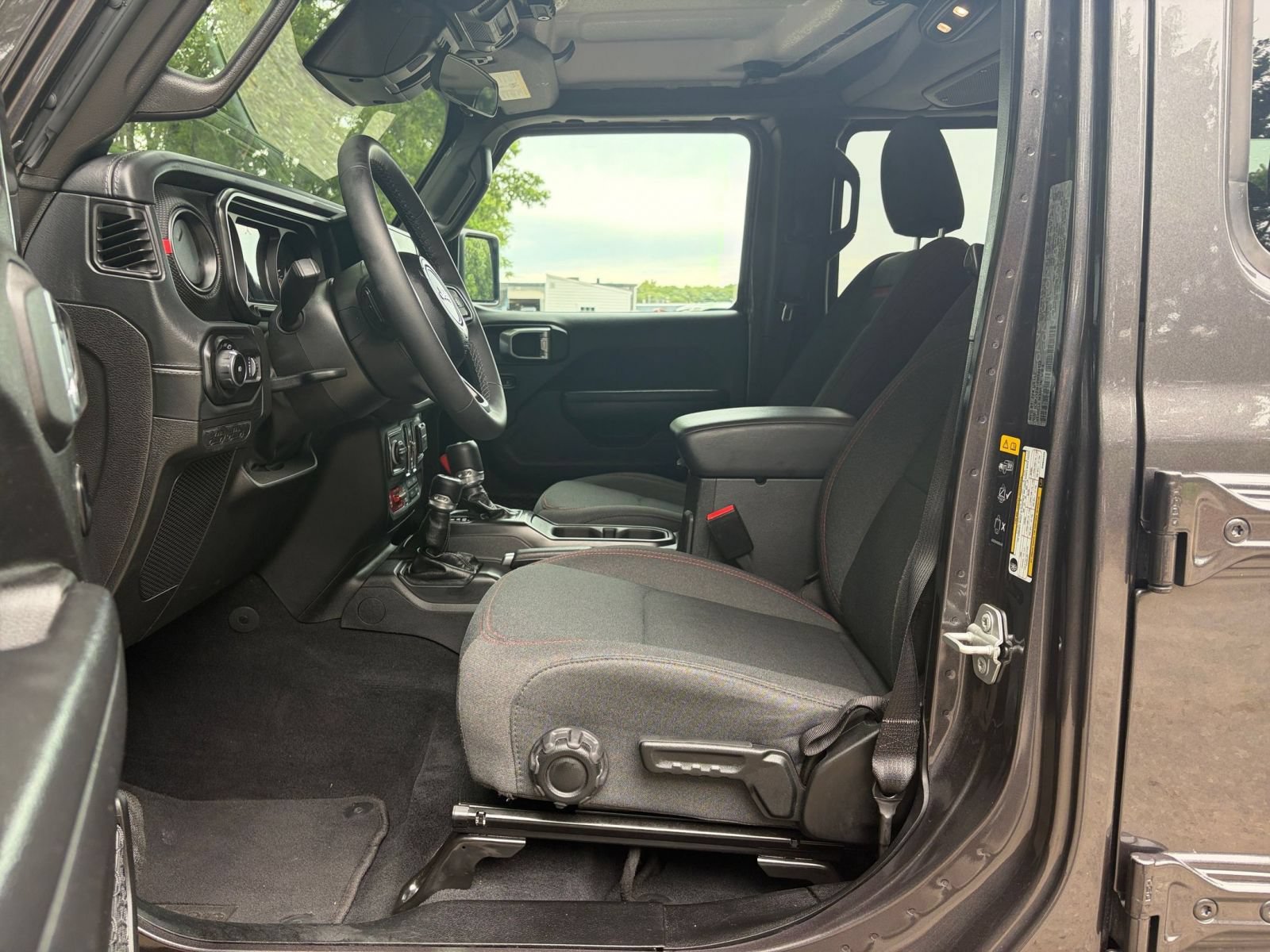 Used 2025 Jeep Wrangler Unlimited Rubicon AWD/4WD image 25