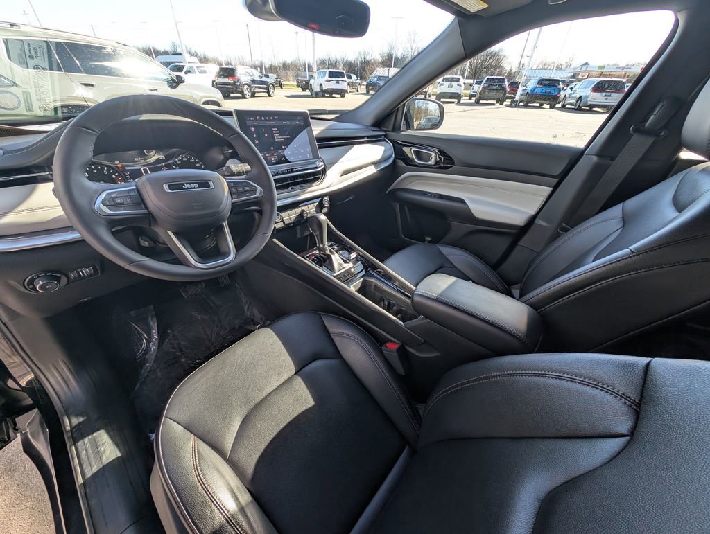 Used 2024 Jeep Compass Limited image 2