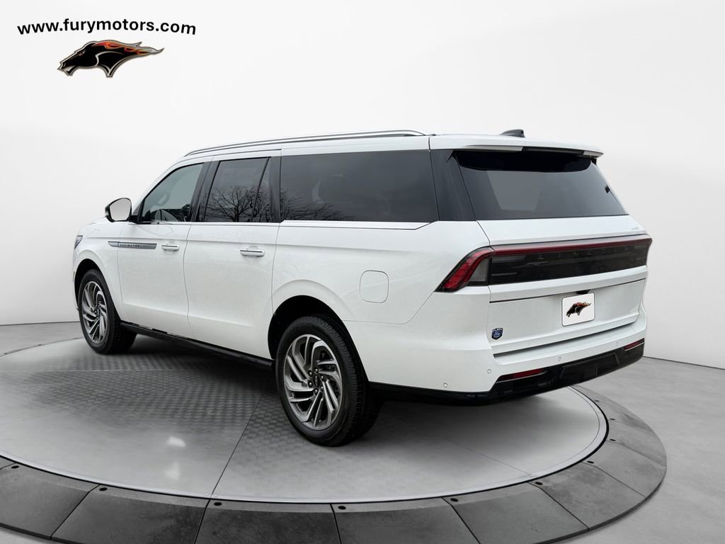 Used 2025 Lincoln Navigator L Reserve image 5