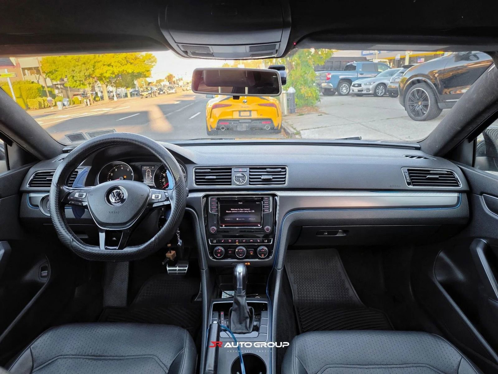 Used 2017 Volkswagen Passat 1.8T R-Line image 11