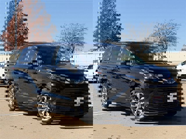 Certified 2024 Toyota Sienna LE image 2