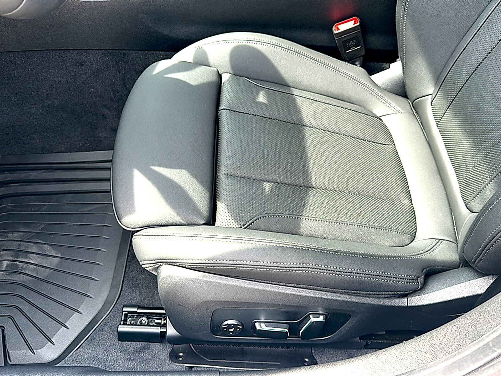 New 2026 BMW 330i Sedan w/ Premium Package RWD image 12