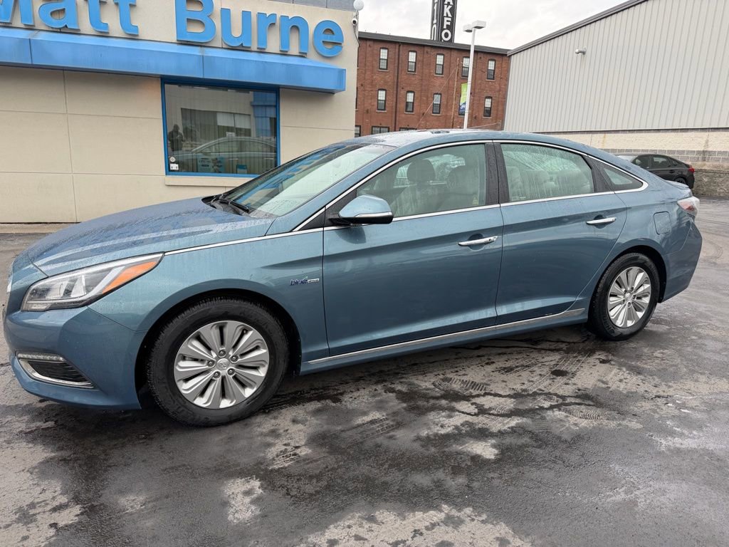 Used 2016 Hyundai Sonata SE image 1