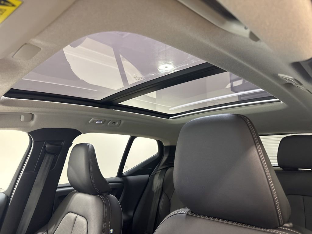 Used 2026 Volvo XC40 B5 Core w/ Climate Package image 16